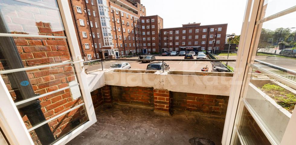 			3 Bedroom, 1 bath, 1 reception Flat			 Castlehaven Road, Camden